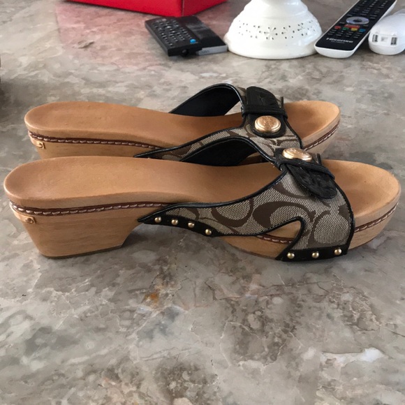 Sandal - Picture 2 of 3